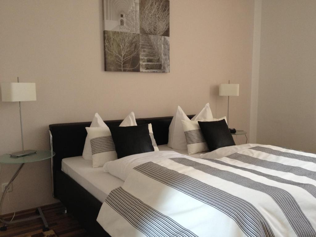 Hotel Schlee Hohenschäftlarn Rum bild
