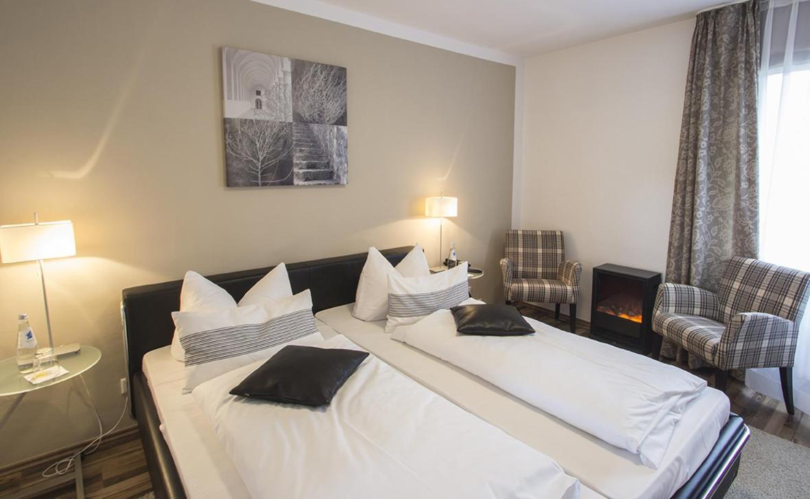 Hotel Schlee Hohenschäftlarn Rum bild