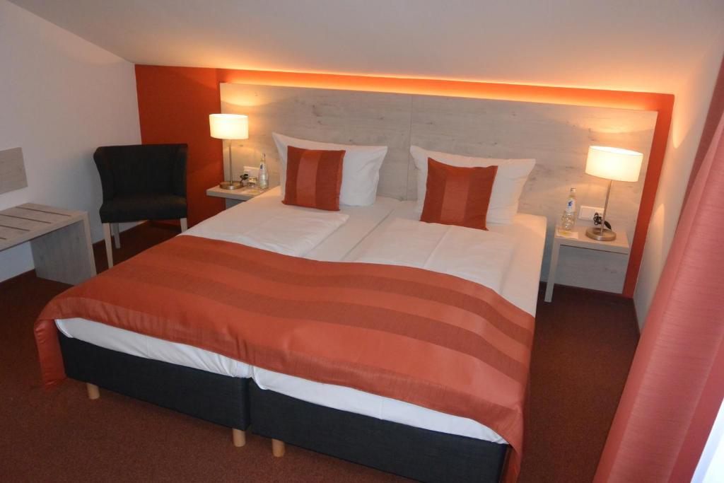 Hotel Schlee Hohenschäftlarn Rum bild